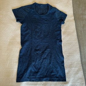 COPY - Lululemon Swiftly Tech Short Sleeve - Size 6